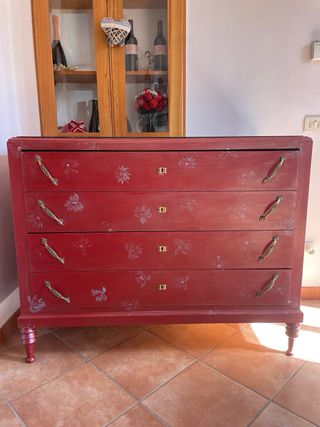 Elegante cassettiera vintage restaurata