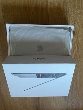 MacBook Pro 13 con caja y cargador