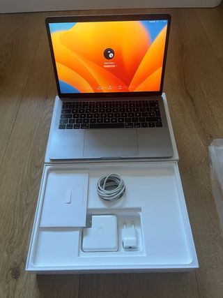 MacBook Pro 13 con caja y cargador