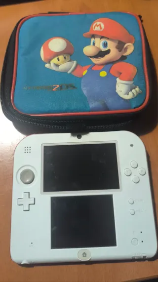 Nintendo 2DS + giochi + custodia
