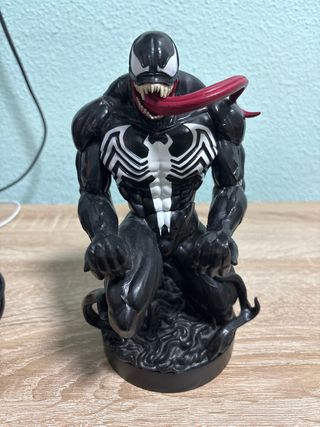 Figura Venom Soporte Mandos