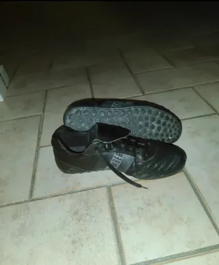 Scarpe da calcio nere