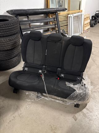 Asientos traseros coche negro