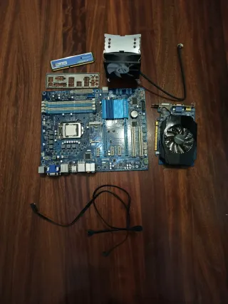 Placa Base Gigabyte GA-H77-D3H + Componentes