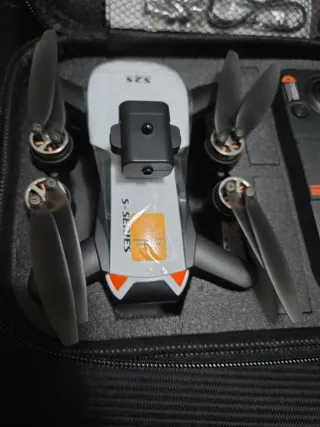 Dron S-Series Blanco y Gris