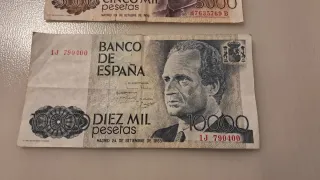 Billetes antiguos de 5000 y 10000 pesetas