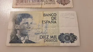 Billetes antiguos de 5000 y 10000 pesetas
