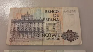 Billetes antiguos de 5000 y 10000 pesetas