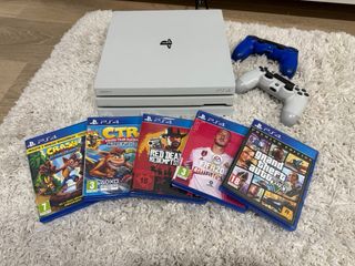 Consola PS4 Pro + 5 Juegos + 2 Mandos