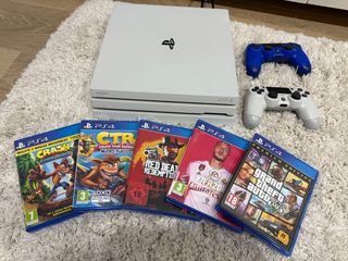 Consola PS4 Pro + 5 Juegos + 2 Mandos