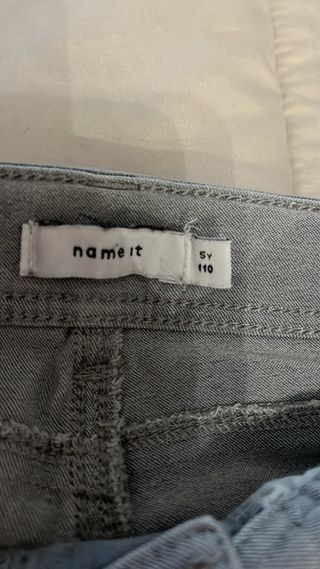 Pantalones vaqueros grises niño Pili Carrera.