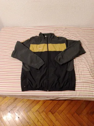 Chaqueta Nike Vintage Negra y Dorada