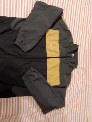 Chaqueta Nike Vintage Negra y Dorada