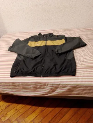 Chaqueta Nike Vintage Negra y Dorada
