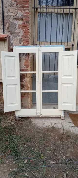Ventanas rústicas de madera