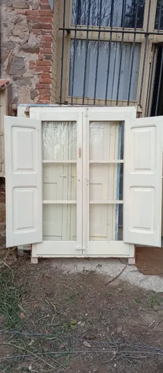 Ventanas rústicas de madera