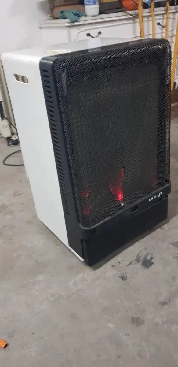 Estufa Agni Negra y Blanca