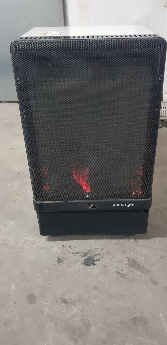 Estufa Agni Negra y Blanca