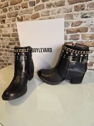 Botines Buylevard T.37 Negros con Cadena