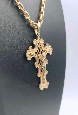 COLGANTE CRUZ CON CRISTO ORO 18K