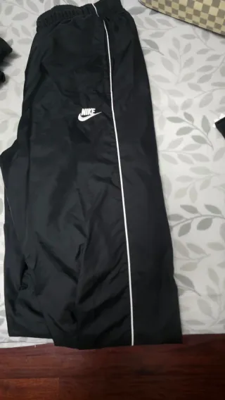 Chaqueta deportiva Nike negra