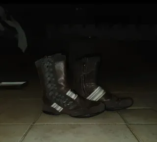 Stivali marroni con lacci