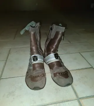 Stivali marroni con lacci