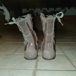 Stivali marroni con lacci