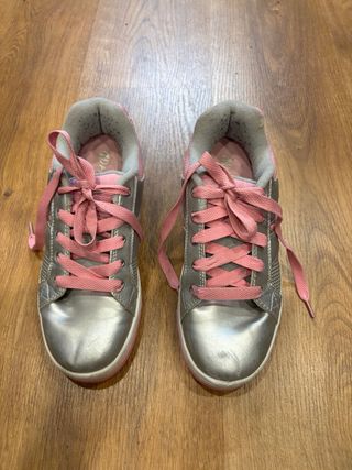 Heelys grises plateado y rosas con ruedas