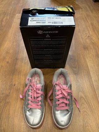 Heelys grises plateado y rosas con ruedas