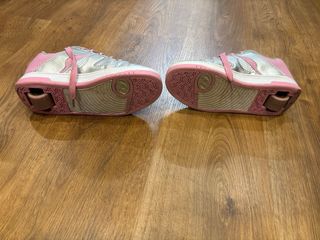 Heelys grises plateado y rosas con ruedas