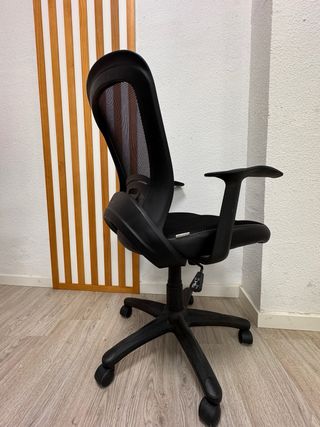 Silla de oficina ergonómica negra