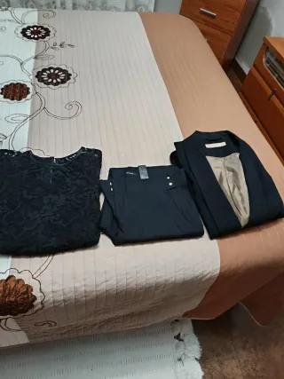 Lote: Pantalón, Camiseta Encaje y Americana