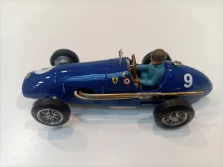 Ferrari 500 Louis Rosier, Resina Penélope Pitlane