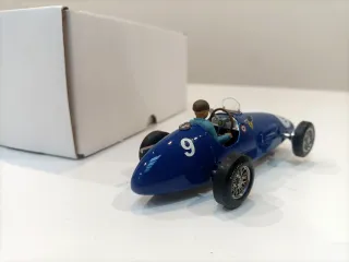 Ferrari 500 Louis Rosier, Resina Penélope Pitlane