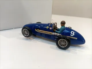 Ferrari 500 Louis Rosier, Resina Penélope Pitlane