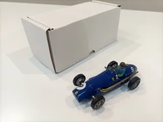 Ferrari 500 Louis Rosier, Resina Penélope Pitlane