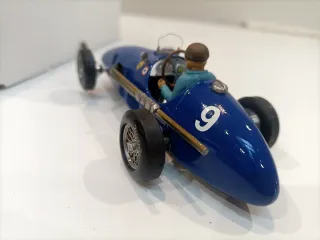 Ferrari 500 Louis Rosier, Resina Penélope Pitlane