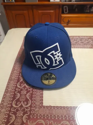 Gorra DC Shoes Plana Azul y Blanca