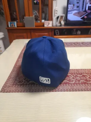 Gorra DC Shoes Plana Azul y Blanca