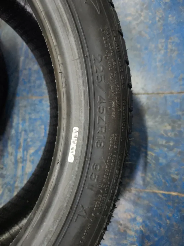 225/45ZR18 95W XL Nankang