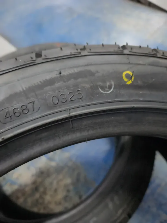 225/45ZR18 95W XL Nankang