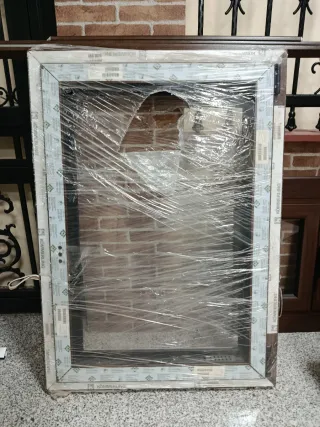 Ventana PVC Nogal Oscilo Batiente 1 Hoja