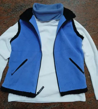 Set Pile Donna: Gilet Blu e Maglia Bianca