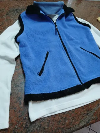 Set Pile Donna: Gilet Blu e Maglia Bianca