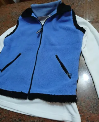 Set Pile Donna: Gilet Blu e Maglia Bianca