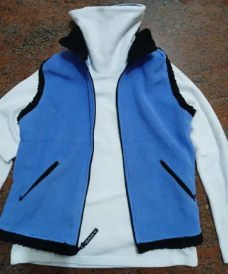 Set Pile Donna: Gilet Blu e Maglia Bianca