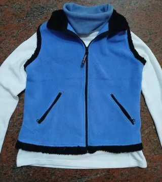 Set Pile Donna: Gilet Blu e Maglia Bianca