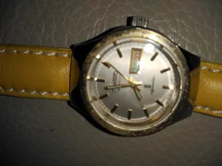 Reloj WARD Automático Dorado y Amarillo