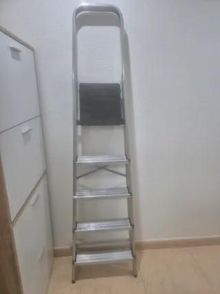 Escalera de aluminio plegable